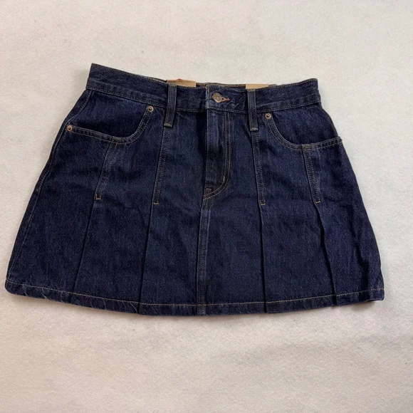 Levi's pleated denim skirt - Picture 2 of 7